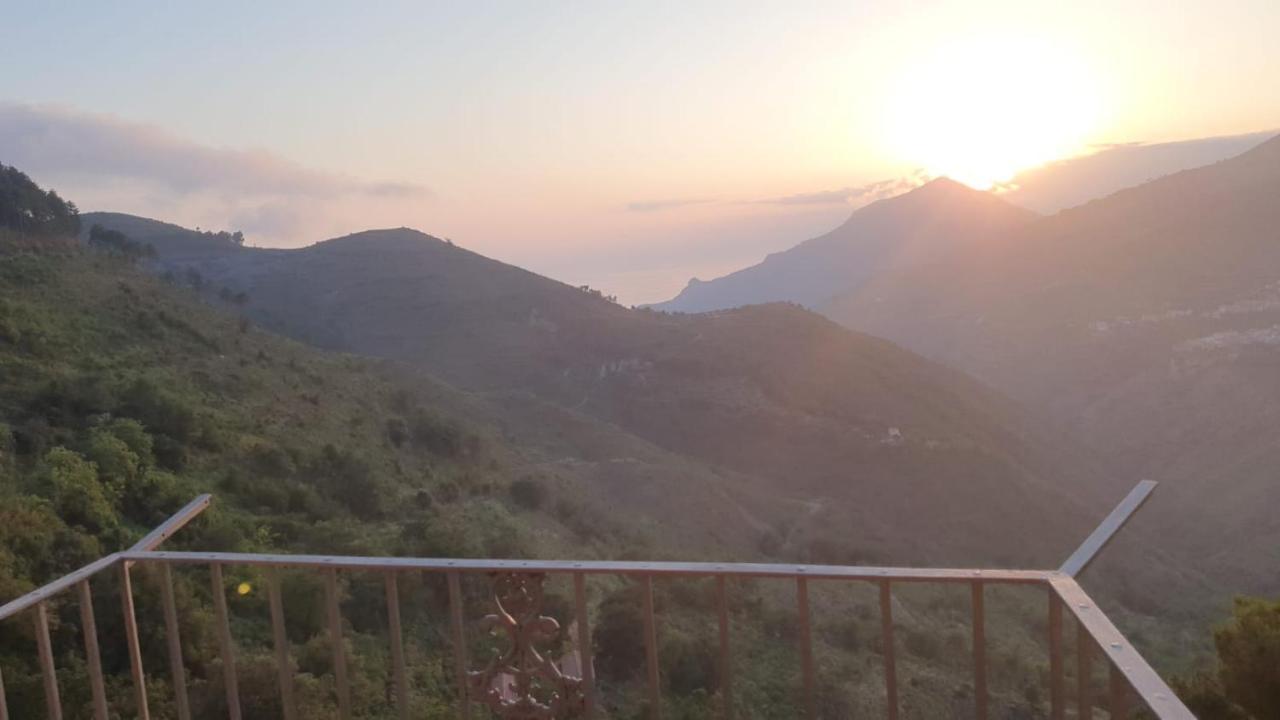 Apartamento Casa Vacanze Al Borgo Antico Aieta Exterior foto