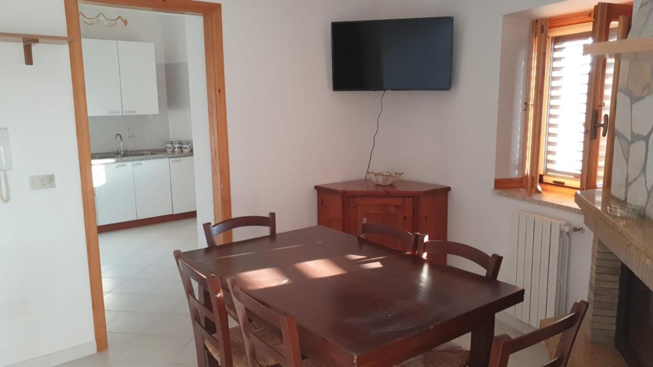 Apartamento Casa Vacanze Al Borgo Antico Aieta Exterior foto